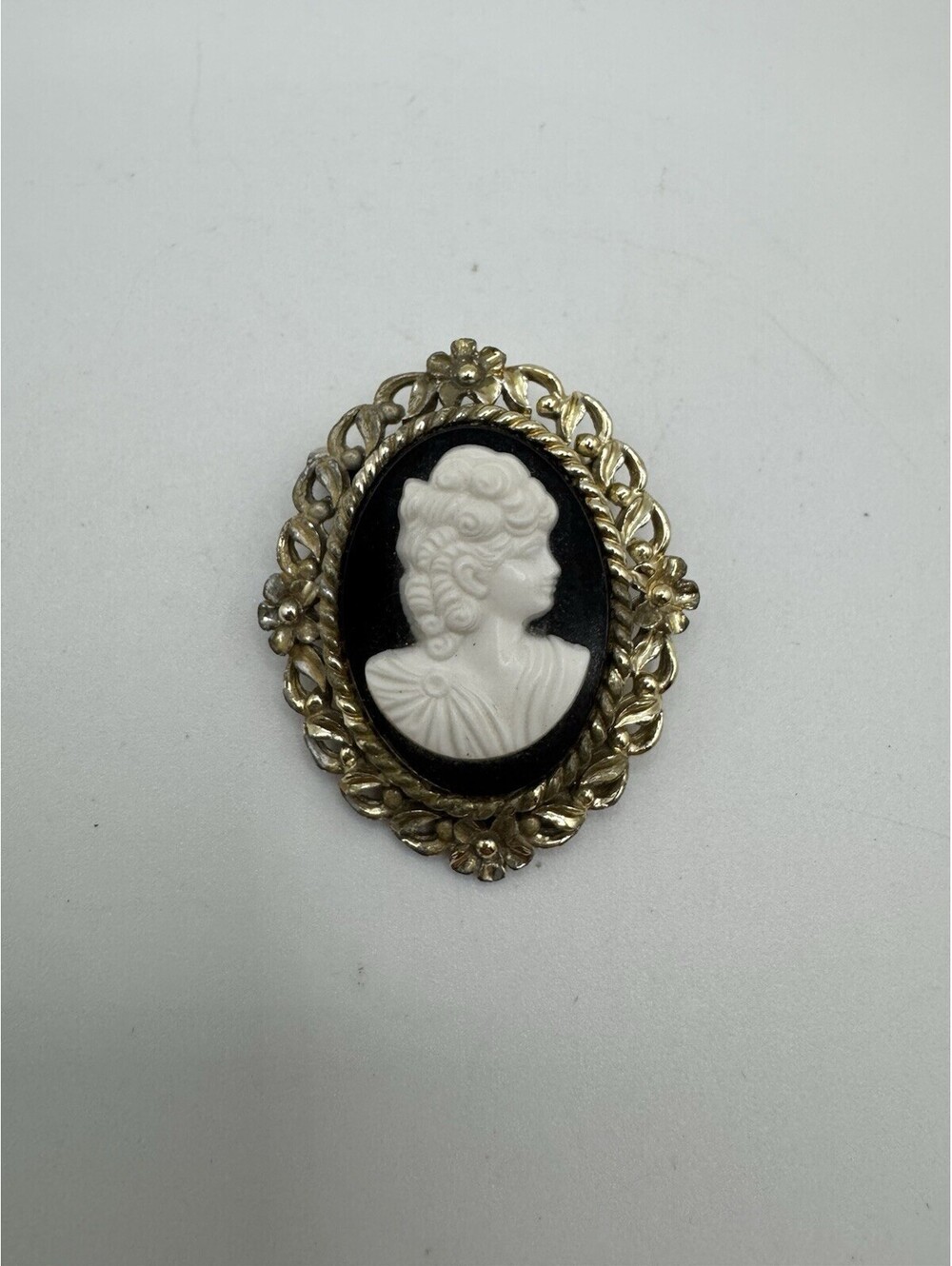 Vintage Cameo Brooch Gold Tone Filigree Ornate Black White Portrait Pin 1.75in